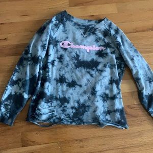 Girls blue tie dye crew neck with pink champion sign.